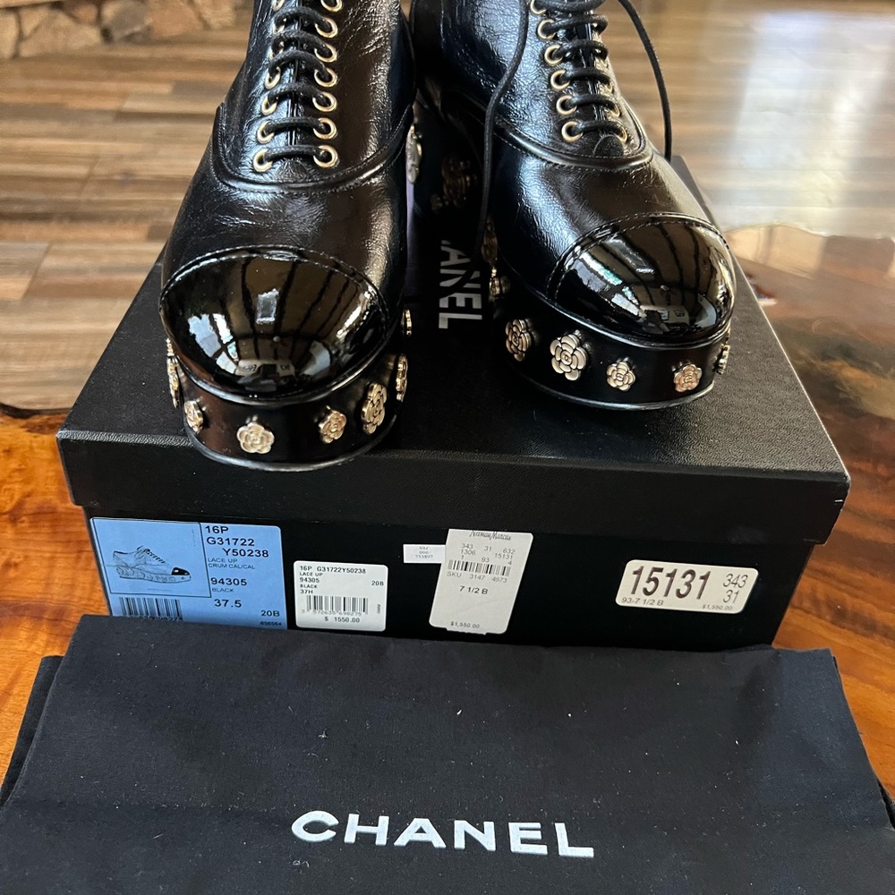 Chanel Lace up Crum Cal/Cal shoes - Picture 4 of 9